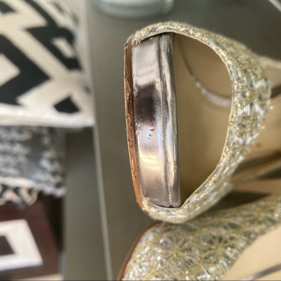 Mirror-Like Metallic Open Toe Pump - Picture 7 of 9